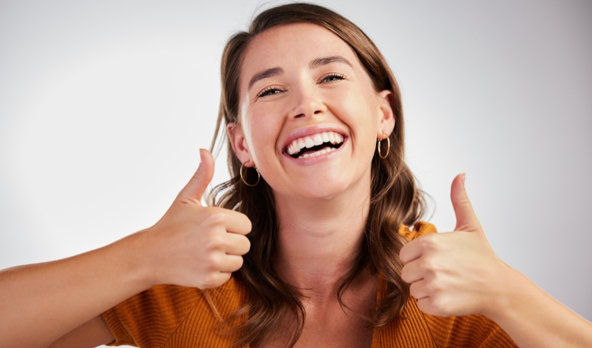 Cosmetic dentistry treatment to fix black triangles between teeth